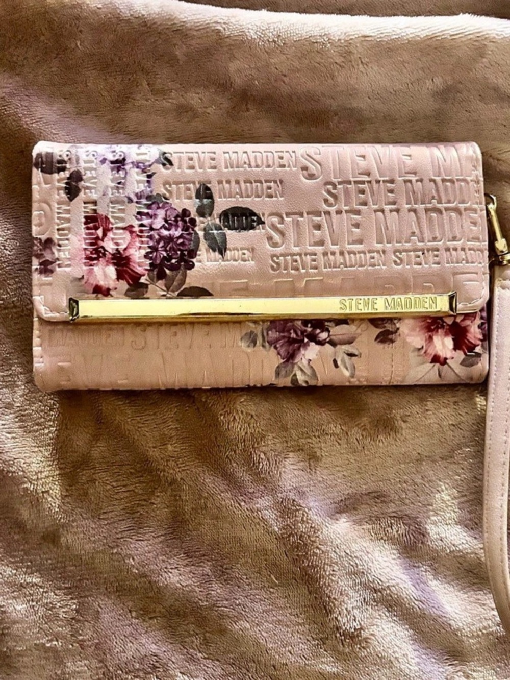 Steve Madden Floral Wristlet Wallet in Pink & Gold
